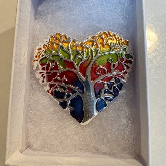 Magnetic Fastener Heart Tree of Life Brooch - Picture 2 of 3